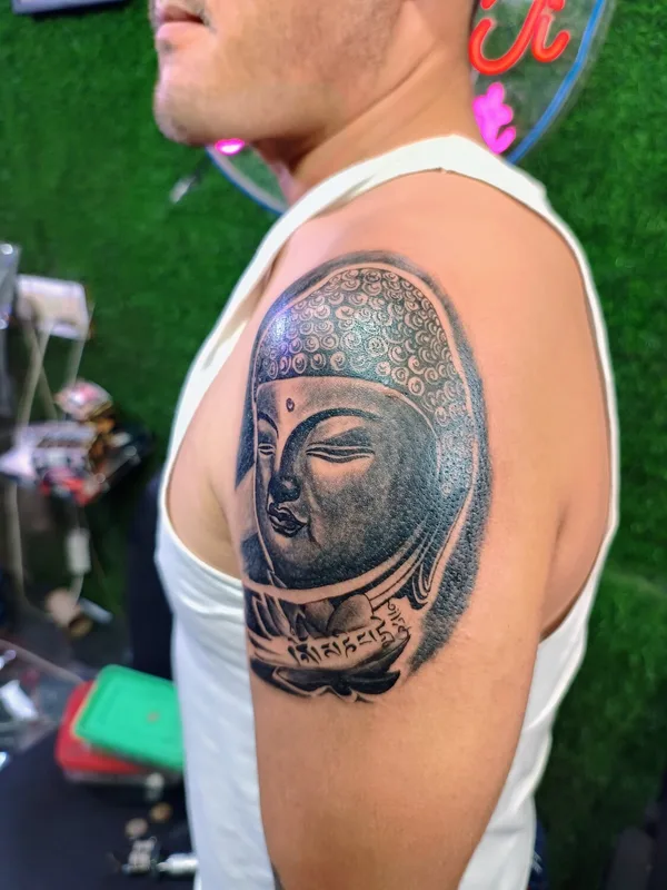 male black and grey black and grey 纹身 在 shoulder #93115 | 纹身师 Ajay yadav