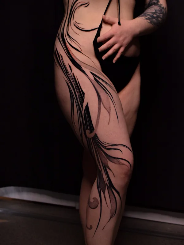 female black and grey abstract 타투 부위 thigh #93089 | 타투이스트 Androrose