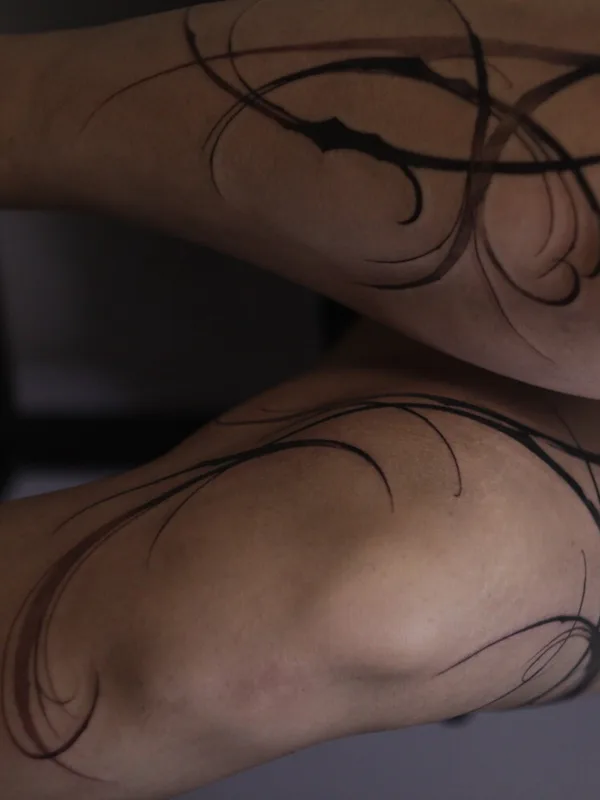 black abstract 타투 부위 thigh #94181 | 타투이스트 Androrose
