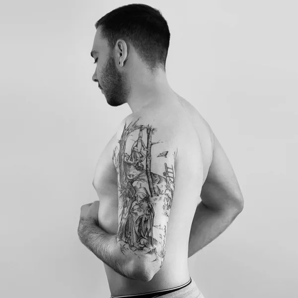 Abstract tattoo by Delphine CENCIG in Radanovići