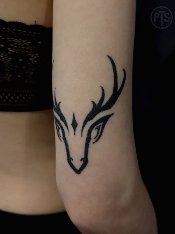 female black ornamental Tatuagem em arm #102897 | Tatuador Tigran | Re1st.Ink