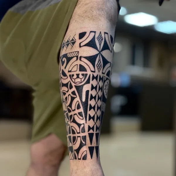 Polynesian tattoo by Максим Пархоменко  in Moscow