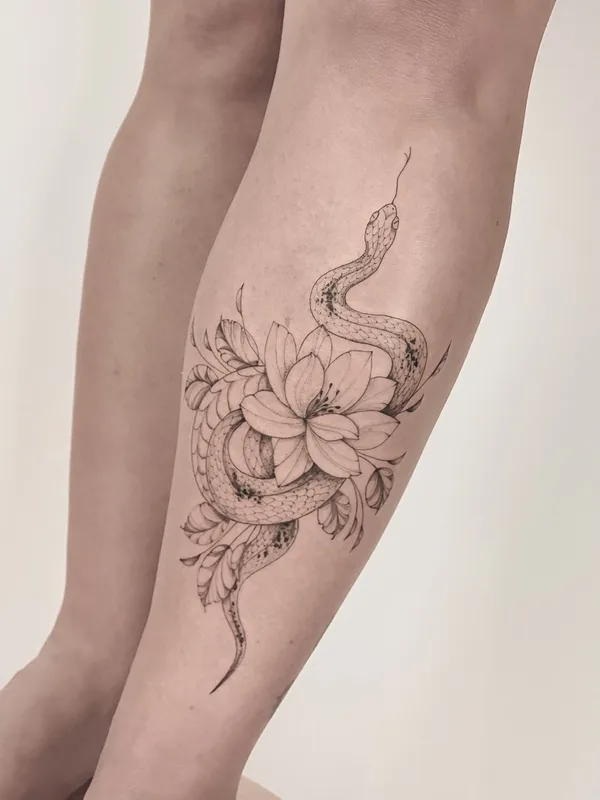 Botanical tattoo by Daria Inkwaves in Montréal