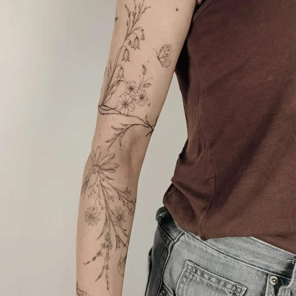 Botanical tattoo by Daria Inkwaves in Montréal