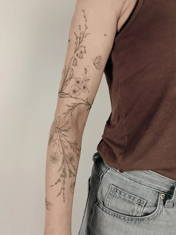 Botanical tattoo by Daria Inkwaves in Montréal
