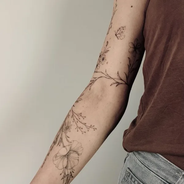 Botanical tattoo by Daria Inkwaves in Montréal