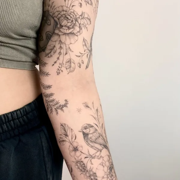 Botanical tattoo by Daria Inkwaves in Montréal