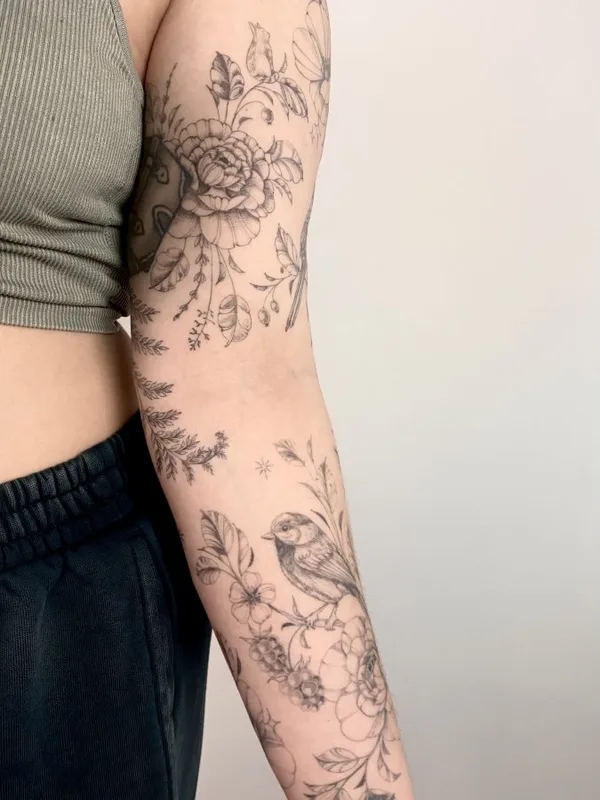 Botanical tattoo by Daria Inkwaves in Montréal