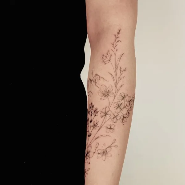 Botanical tattoo by Daria Inkwaves in Montréal