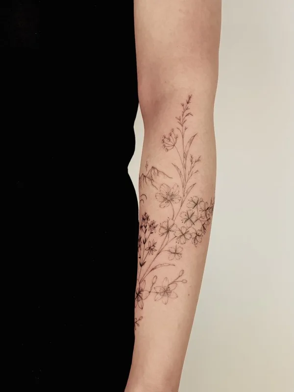 Botanical tattoo by Daria Inkwaves in Montréal