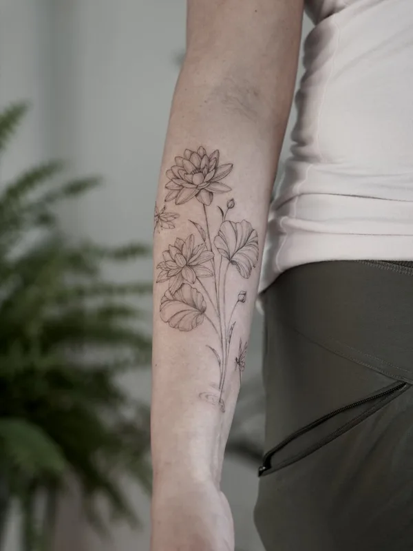 Botanical tattoo by Daria Inkwaves in Montréal