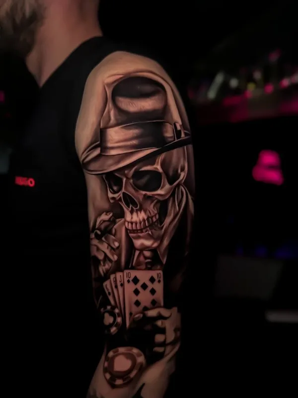 black and grey realism Tatuagem em upper arm #97692 | Tatuador Виолетта Мартынова 