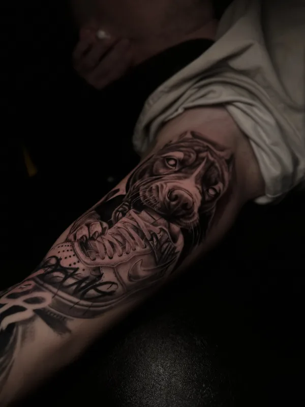 black and grey realism Tatuagem em forearm #97696 | Tatuador Виолетта Мартынова 