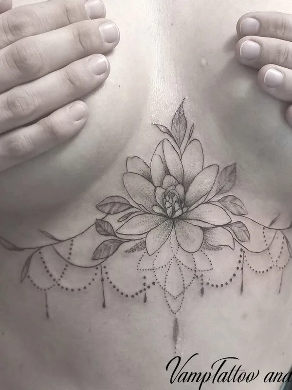 female black and grey fineline tatuaje en sternum #96251 | Tatuador Klaudia Zelenay