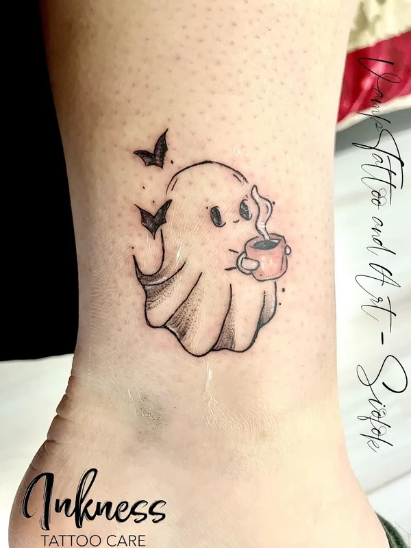 black and grey illustrative tatuaje en ankle #96256 | Tatuador Klaudia Zelenay