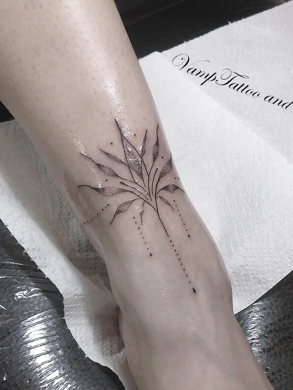 female black fineline tatuaje en ankle #96260 | Tatuador Klaudia Zelenay
