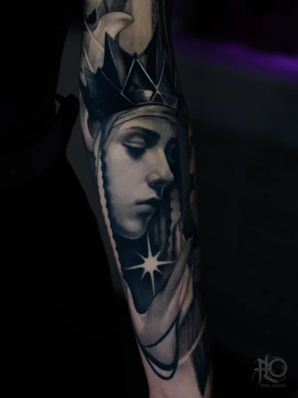 female blackandgrey portrait tattoo auf forearm #102712 | Tätowierer Анастасия Юсупова CAT_KABUKI