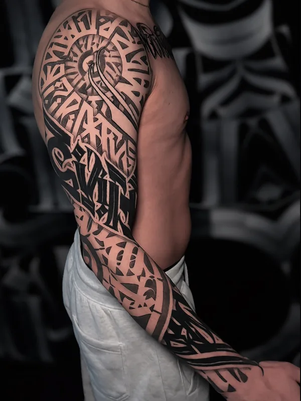 male black lettering татуировка на sleeve #102715 | Тату мастер Антон Лебедев