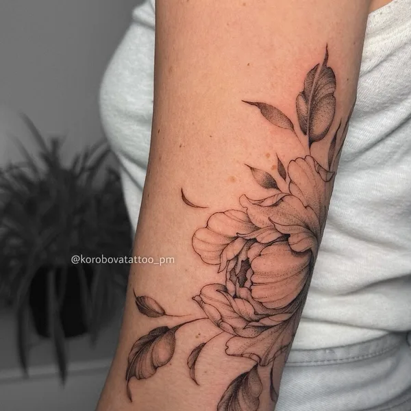 Graphic tattoo by Елена Коробова in Saint Petersburg