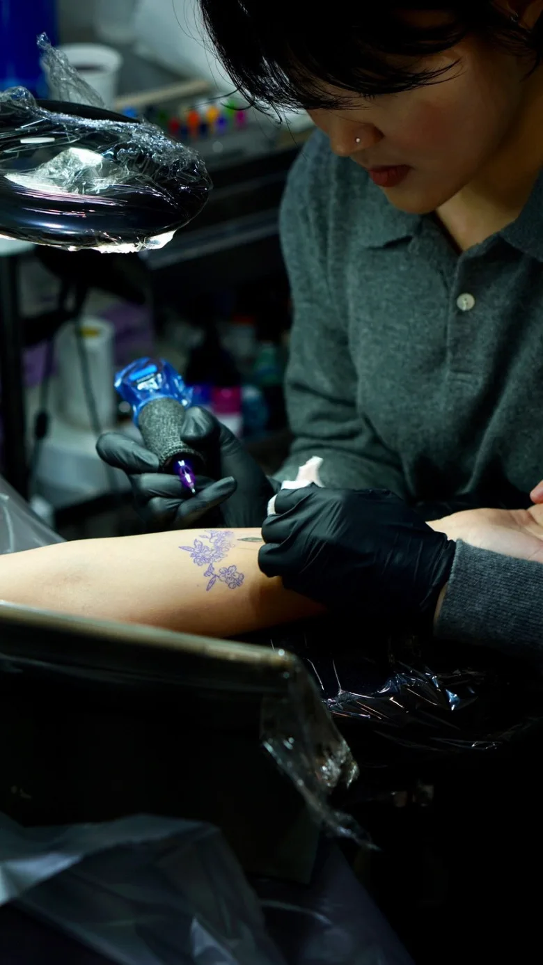 Tattoo artist Isle