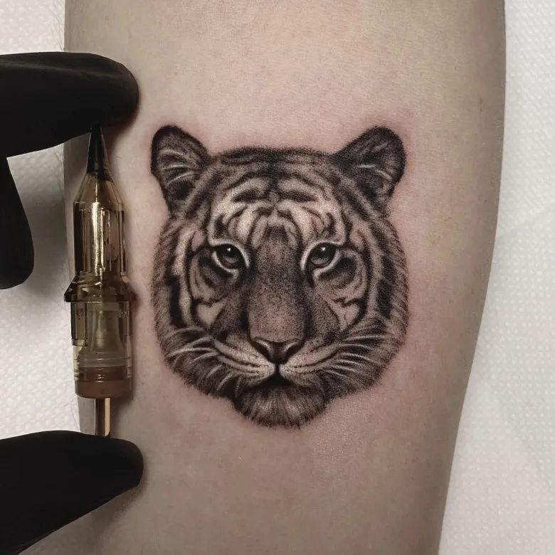 Tattoo artist Jaris Ink