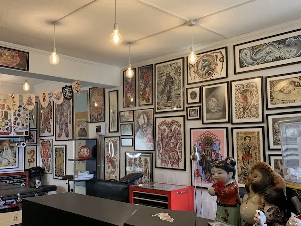 La Daga Negra Electric Tattoo