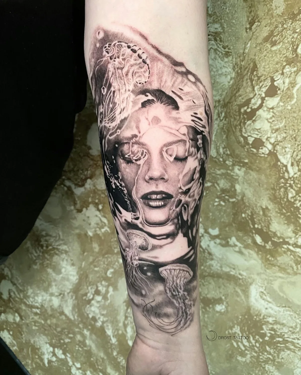 Tattoo artist Marianne Drost