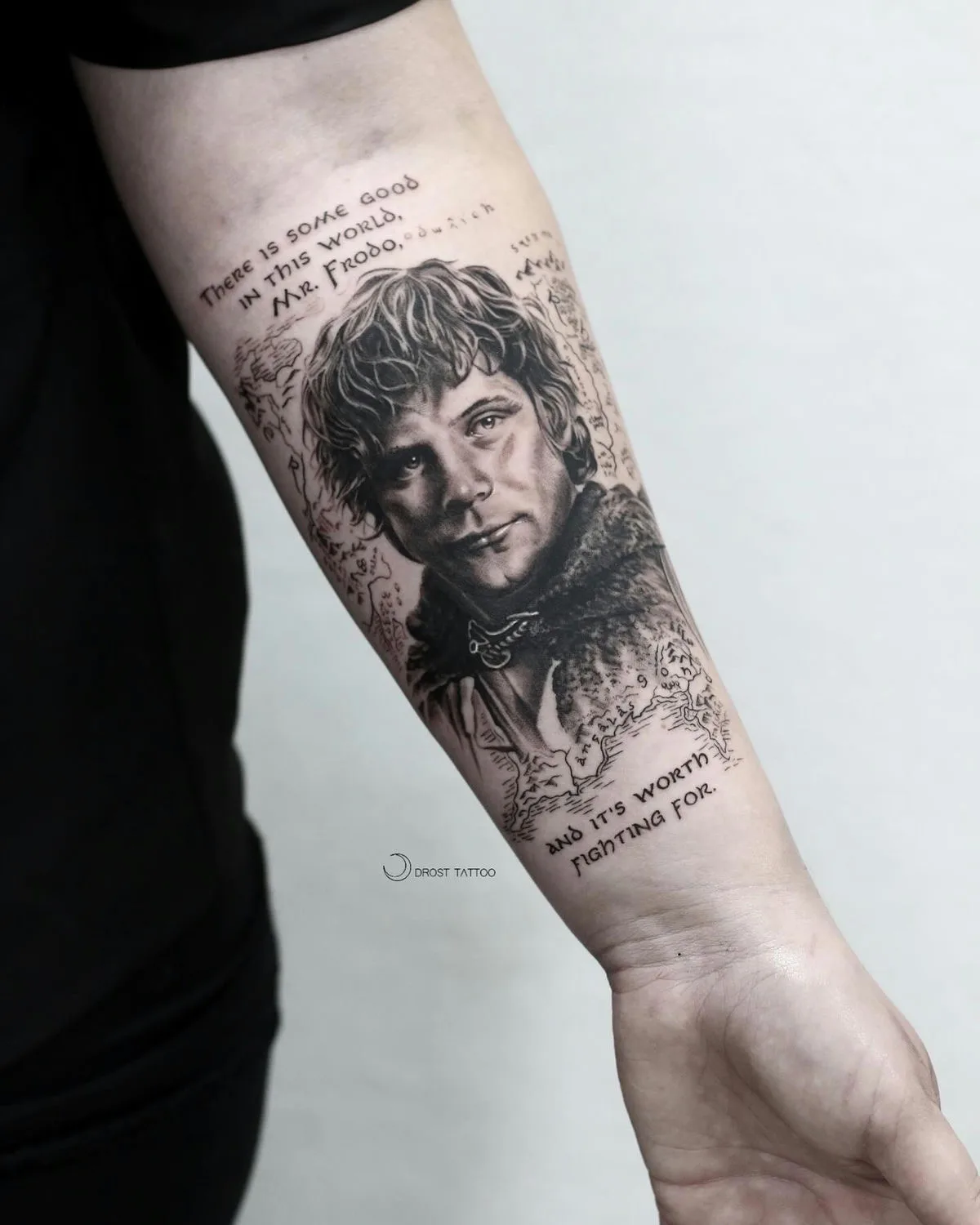 Tattoo artist Marianne Drost