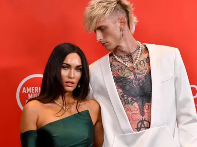 Tattoo Bombshell: Il sorprendente cover up di Machine Gun Kelly sorprende i fan