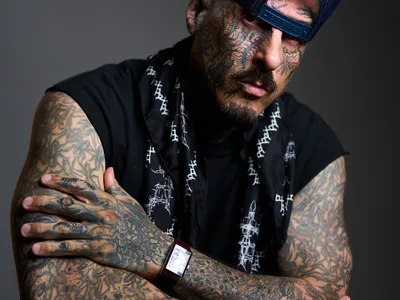 Michael Moya: El hombre que convirtió sus peores pesadillas en una obra maestra de tatuaje de cuerpo completo