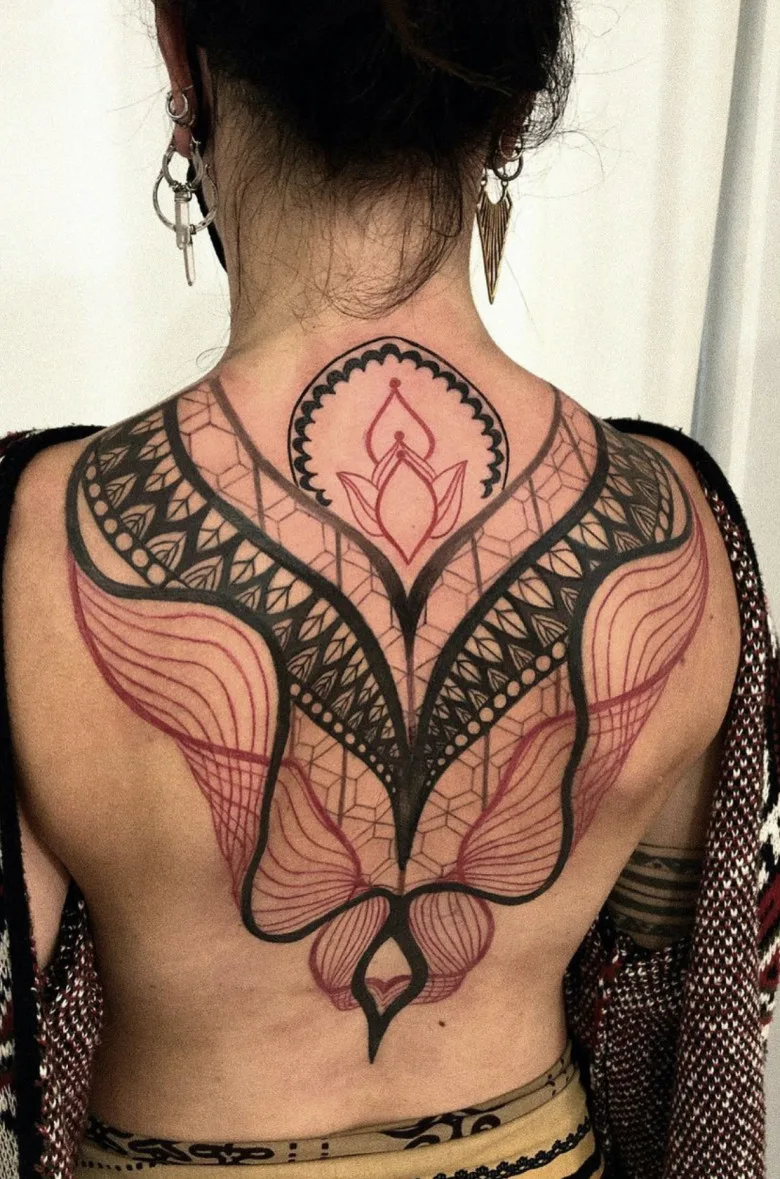 Tattoo artist X&eacute;u Jean