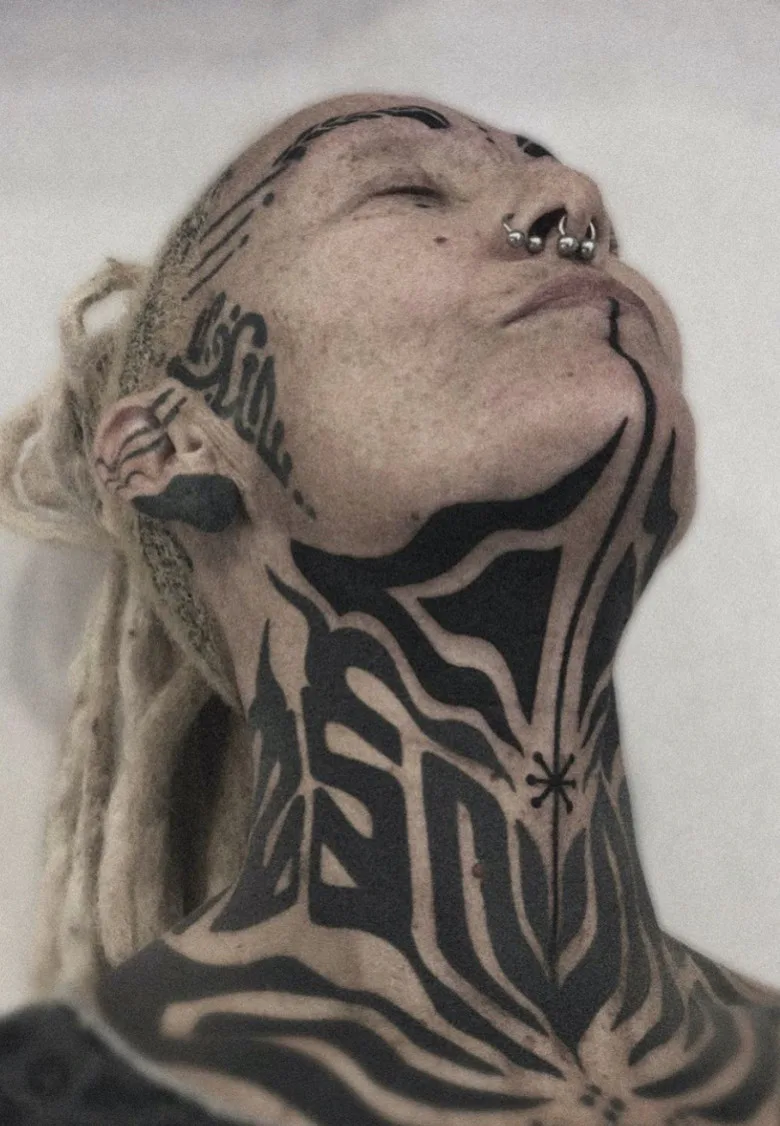 Tattoo artist X&eacute;u Jean