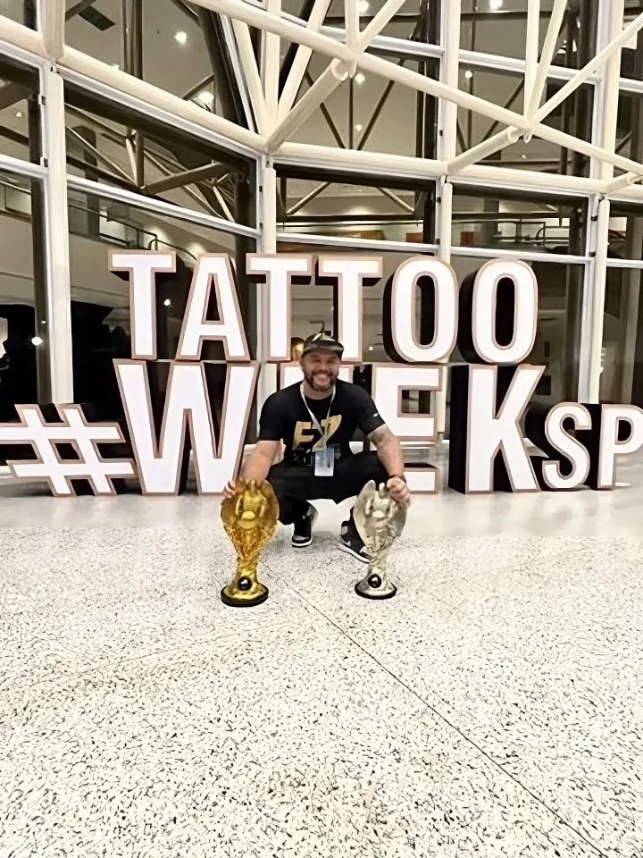 Tattoo artist Neto Coutinho