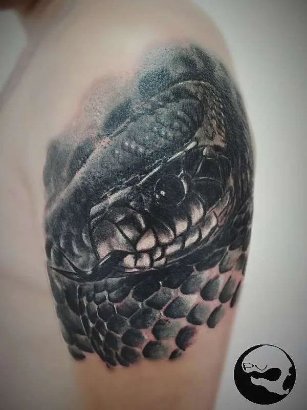 black and grey realism tatuaje en upper arm #21901 | Tatuador Виктор Павлюченко