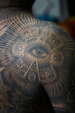 Возрождение татуировок Ацтеков: история Педро и новой волны мексиканской татуировки