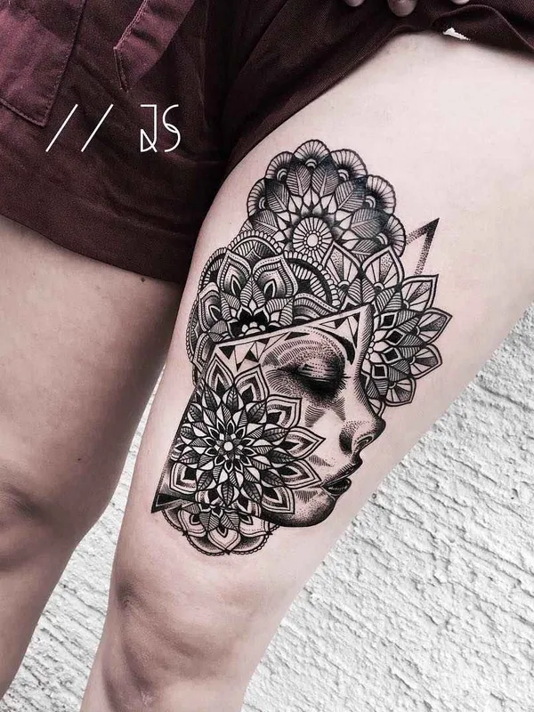 female black and grey blackwork 纹身 在 thigh #16339 | 纹身师 Jessica Svartvit