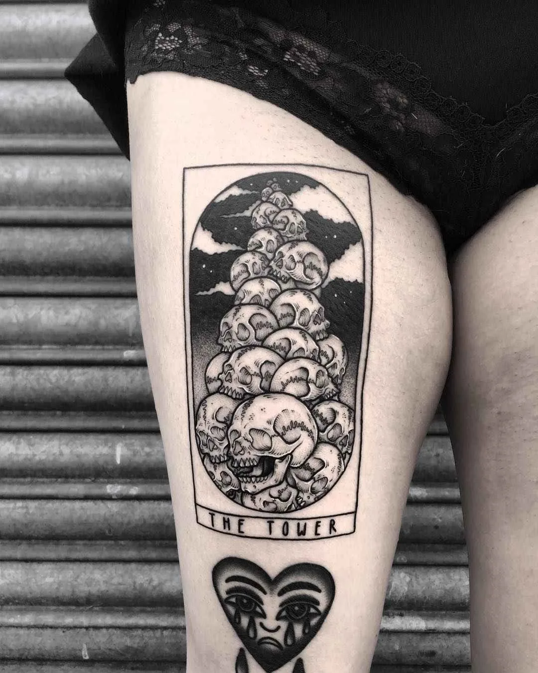 Tatuador Lozzy Bones tatuagem preta Histórias medievais e Tarot Cards | UK