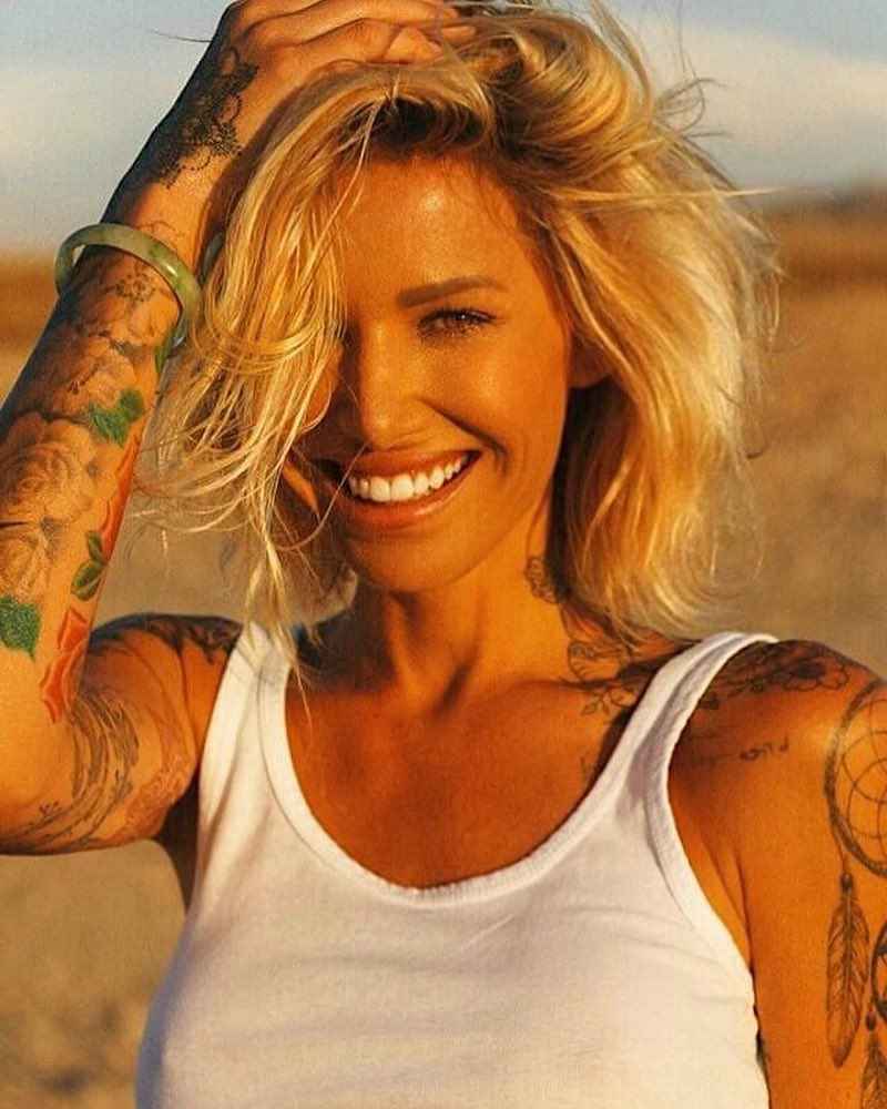 Model tina louise tattoo Tina Louise