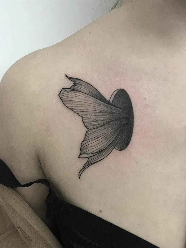 female black linework Tatuagem em shoulder blade #15579 | Tatuador Michele Volpi