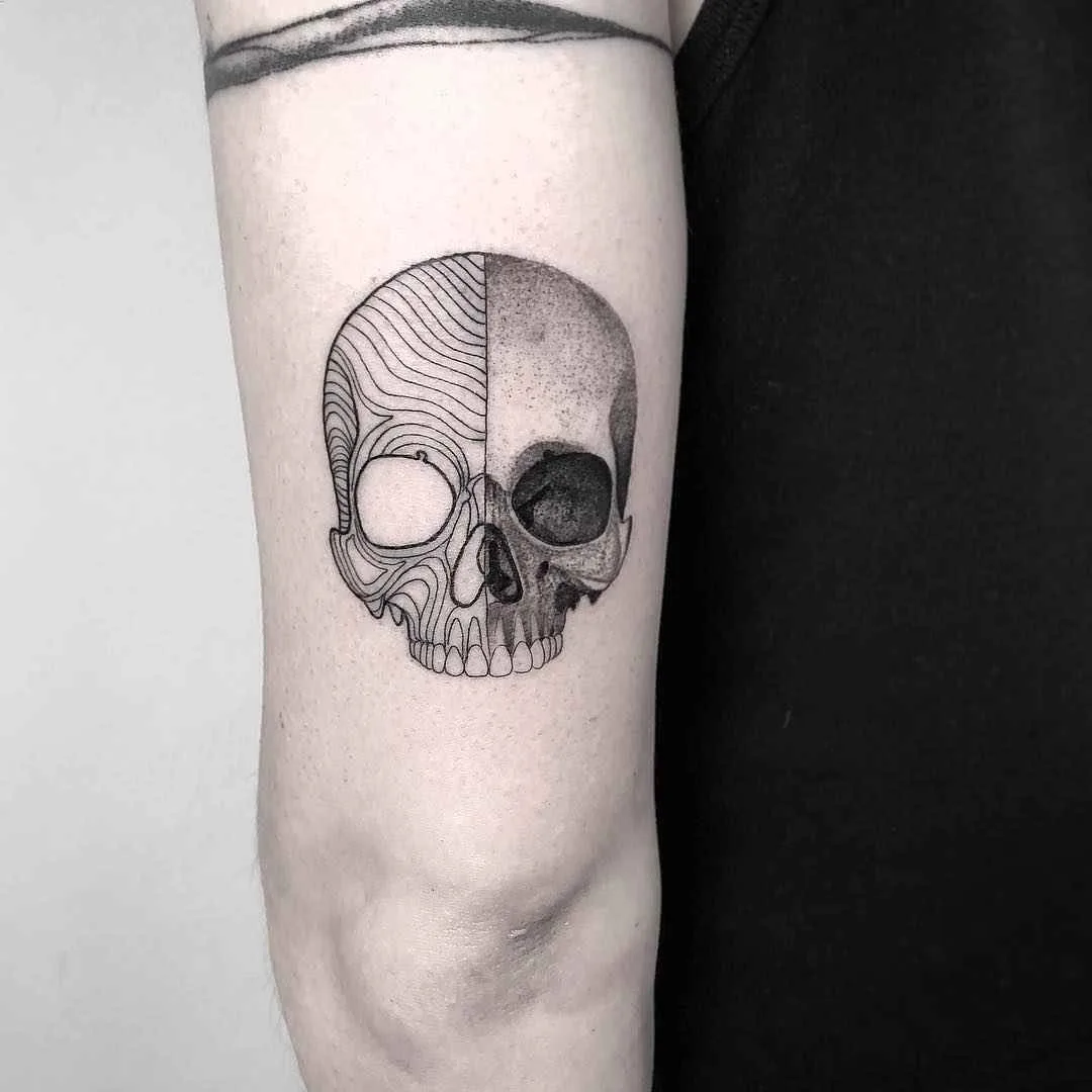Tatuador Iosep cria tatuagem preta minimalista, gráfica, linhas | Hamburgo, Alemanha