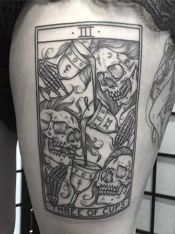 black and grey blackwork Tatuagem em thigh #16059 | Tatuador Lozzy Bones