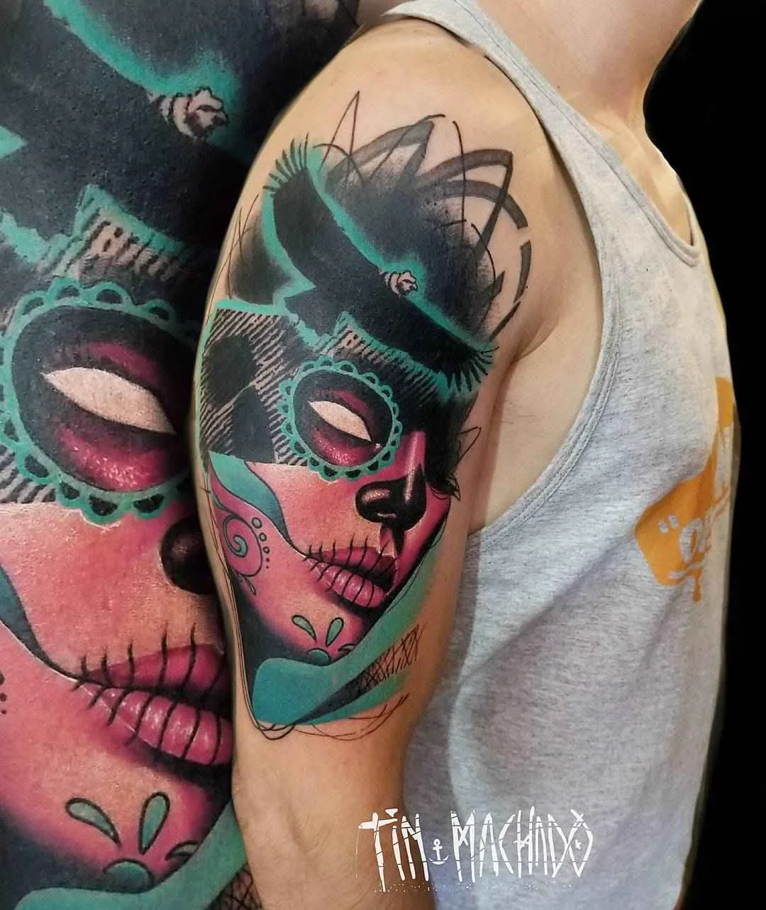 Artista del tatuaggio Tin Machado color authors tatuaggio surreale con elementi di ritratto realistico | Buenos Aires, Argentina