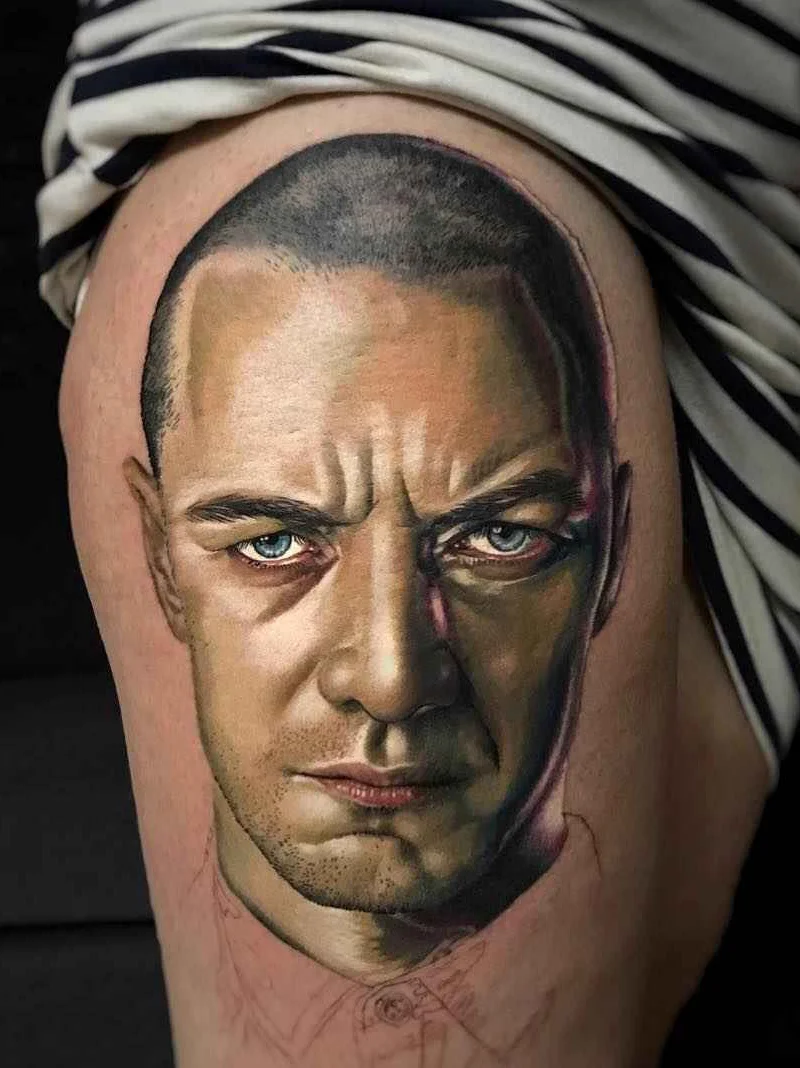 Artista di tatuaggi Daniel Bedoya