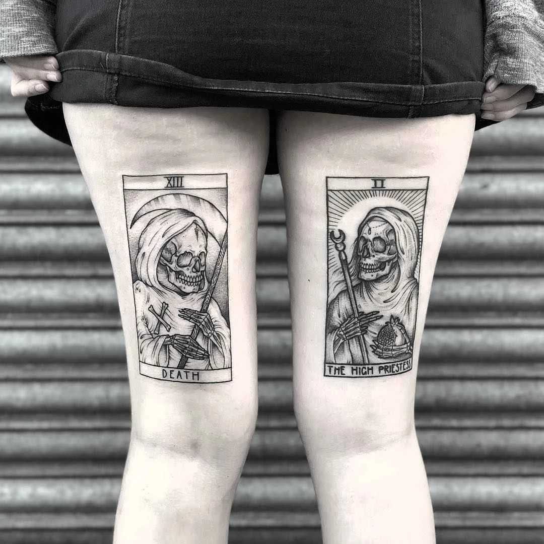 Tatuador Lozzy Bones tatuagem preta Histórias medievais e Tarot Cards | UK