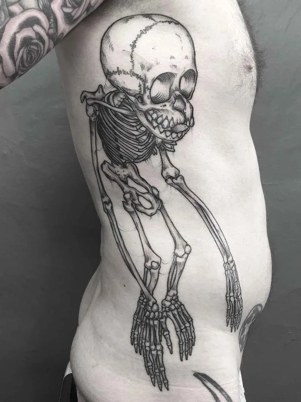 male black and grey blackwork Tatuagem em side #16064 | Tatuador Lozzy Bones
