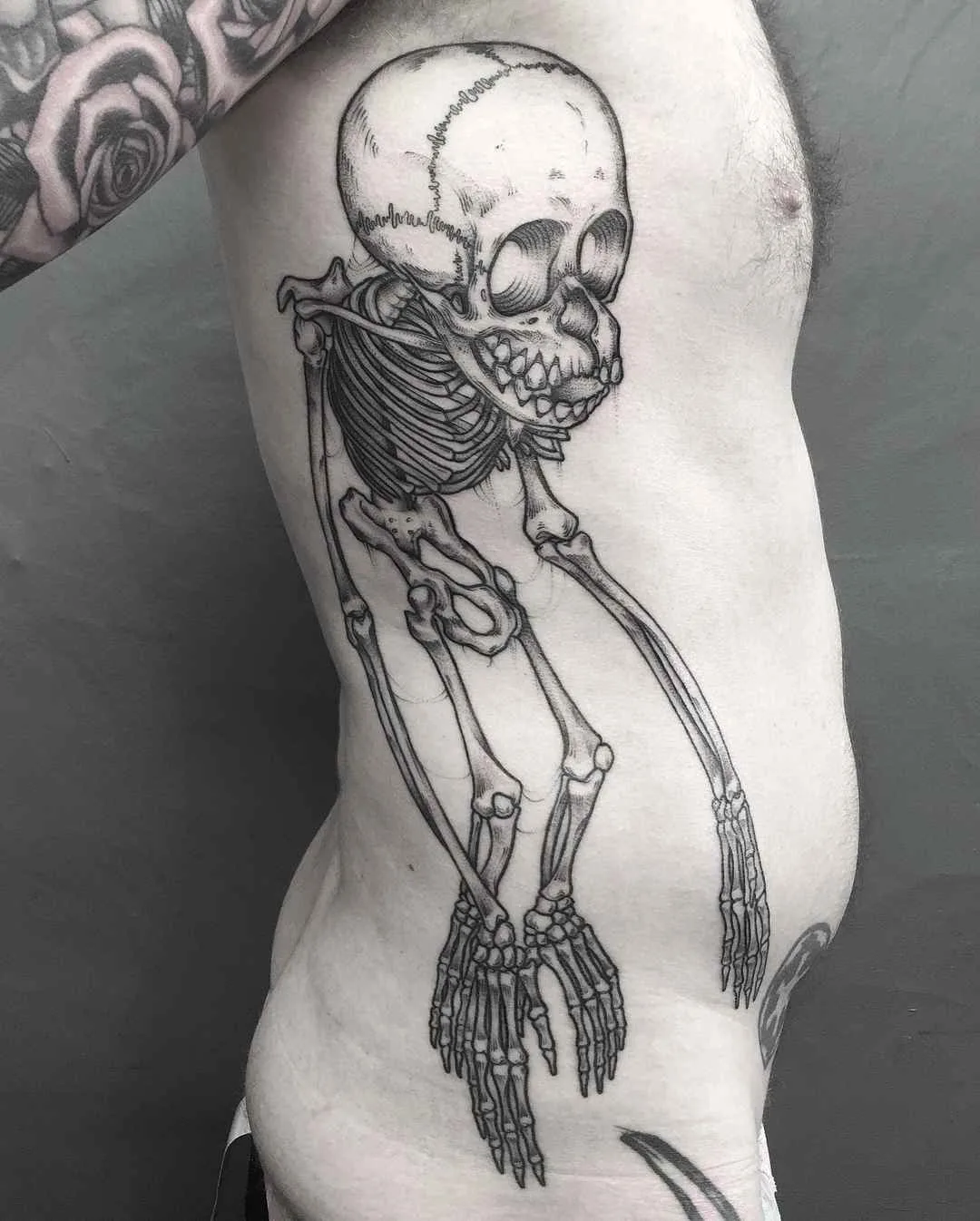 Tatuador Lozzy Bones tatuagem preta Histórias medievais e Tarot Cards | UK