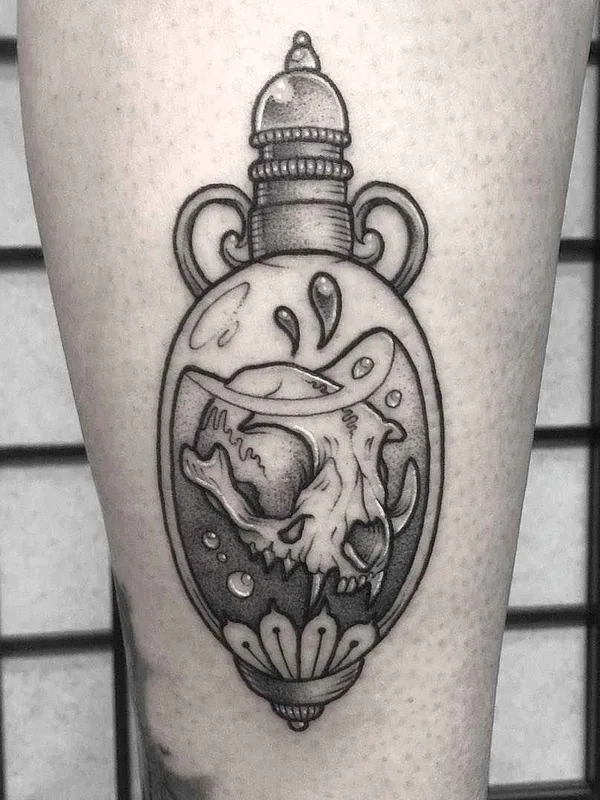 black and grey blackwork Tatuagem em calf #16062 | Tatuador Lozzy Bones