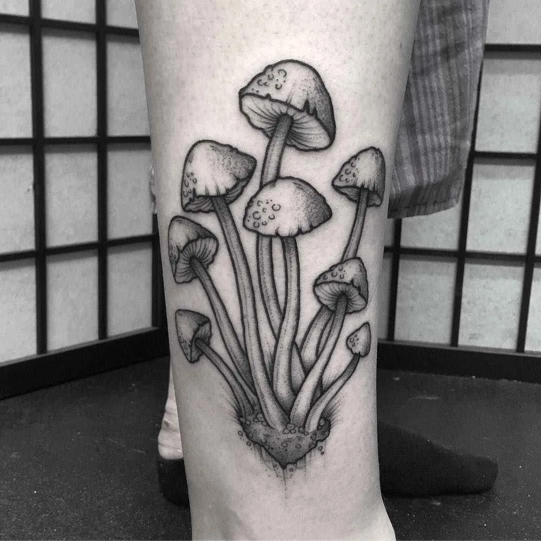 Tatuador Lozzy Bones tatuagem preta Histórias medievais e Tarot Cards | UK