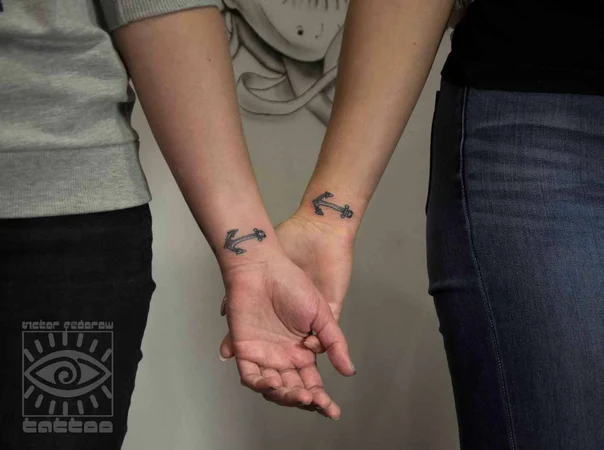 Лайнворк Anchor tattoo на Запястье