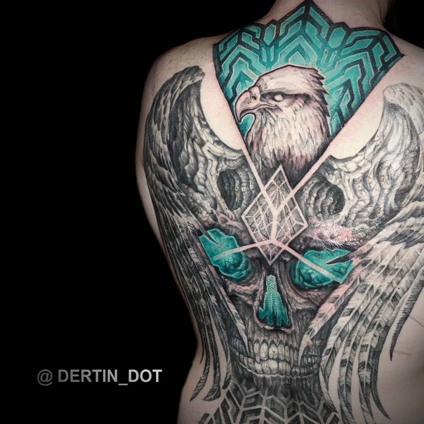 Чёрно-серая Skull, Eagle tattoo на Верхняя часть спины